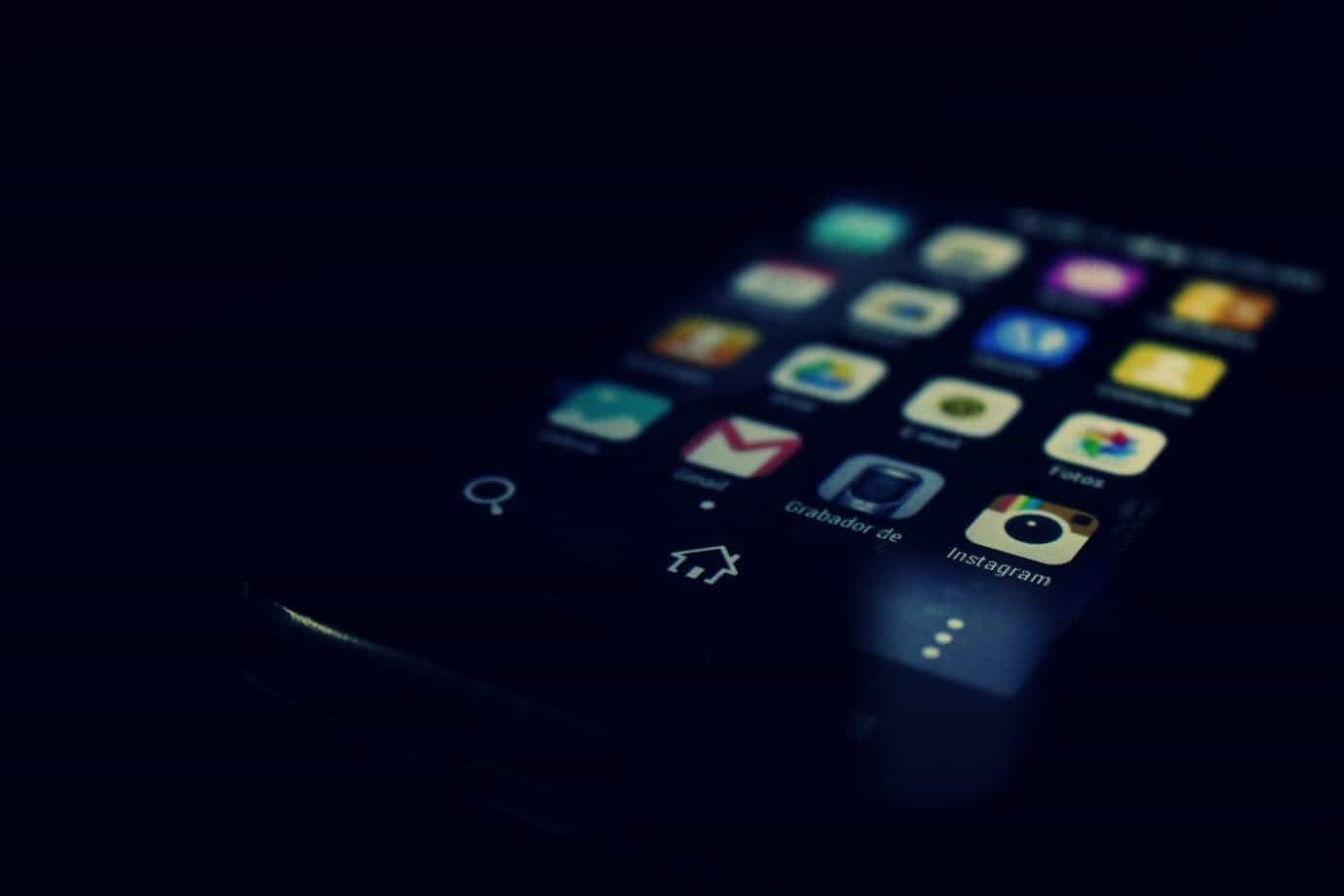 How to change black background to white on Android devices - PC Guide