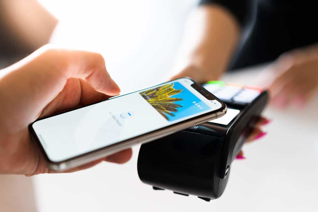 How to take a credit card off your iPhone feature