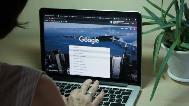 How To Change Google Background - PC Guide