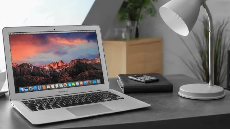 How To Clean MacBook Screen