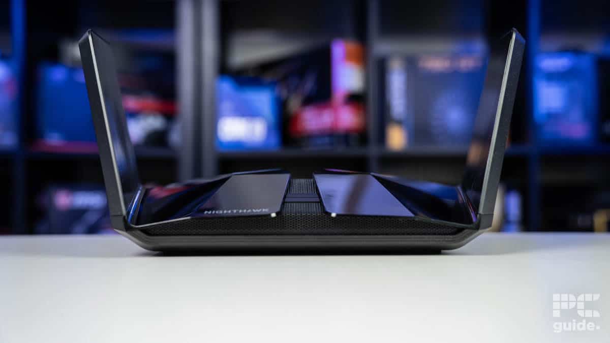 Netgear Nighthawk RAXE500 low front, Image by PC Guide