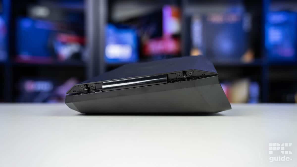 Netgear Nighthawk RAXE500 side folded, Image by PC Guide