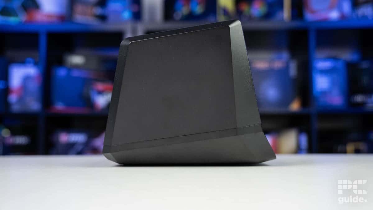 Netgear Nighthawk RAXE500 side wing, Image by PC Guide