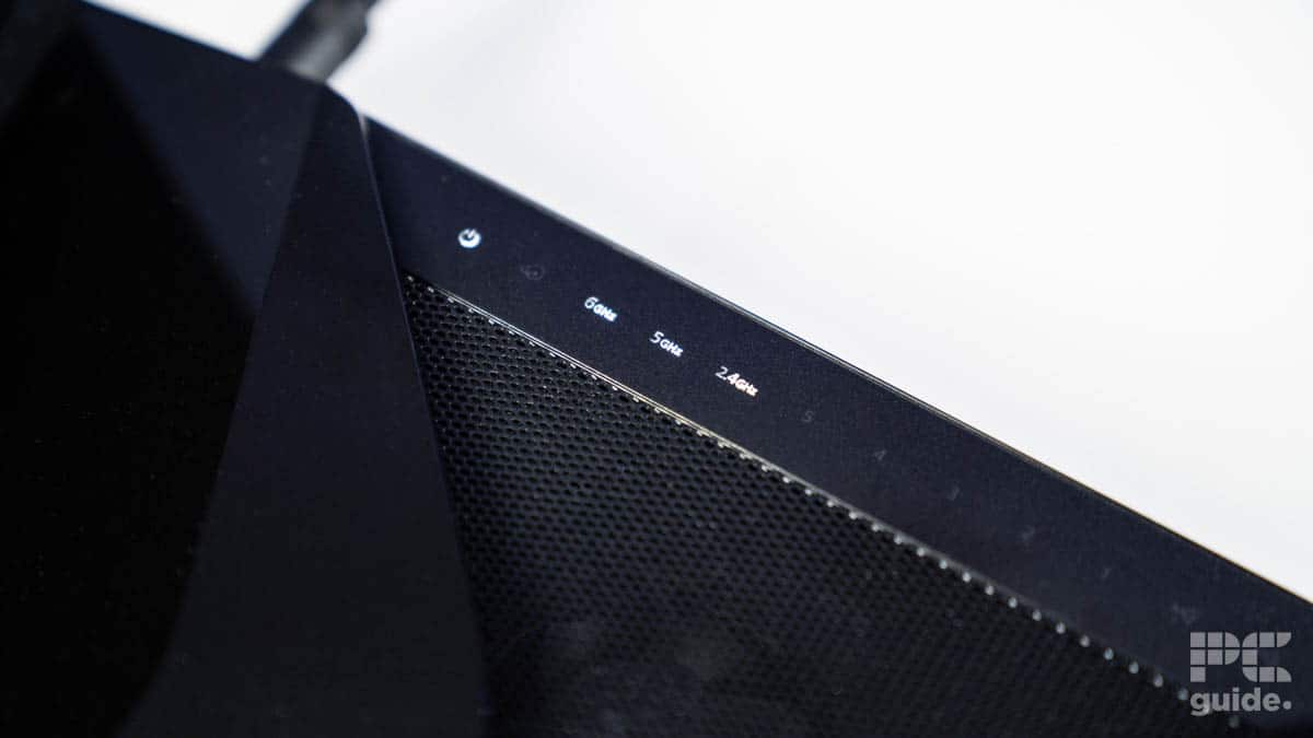 Netgear Nighthawk RAXE500 system lights, Image by PC Guide