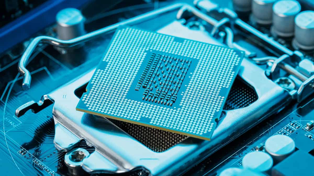 Is Intel i9 better than i5?
