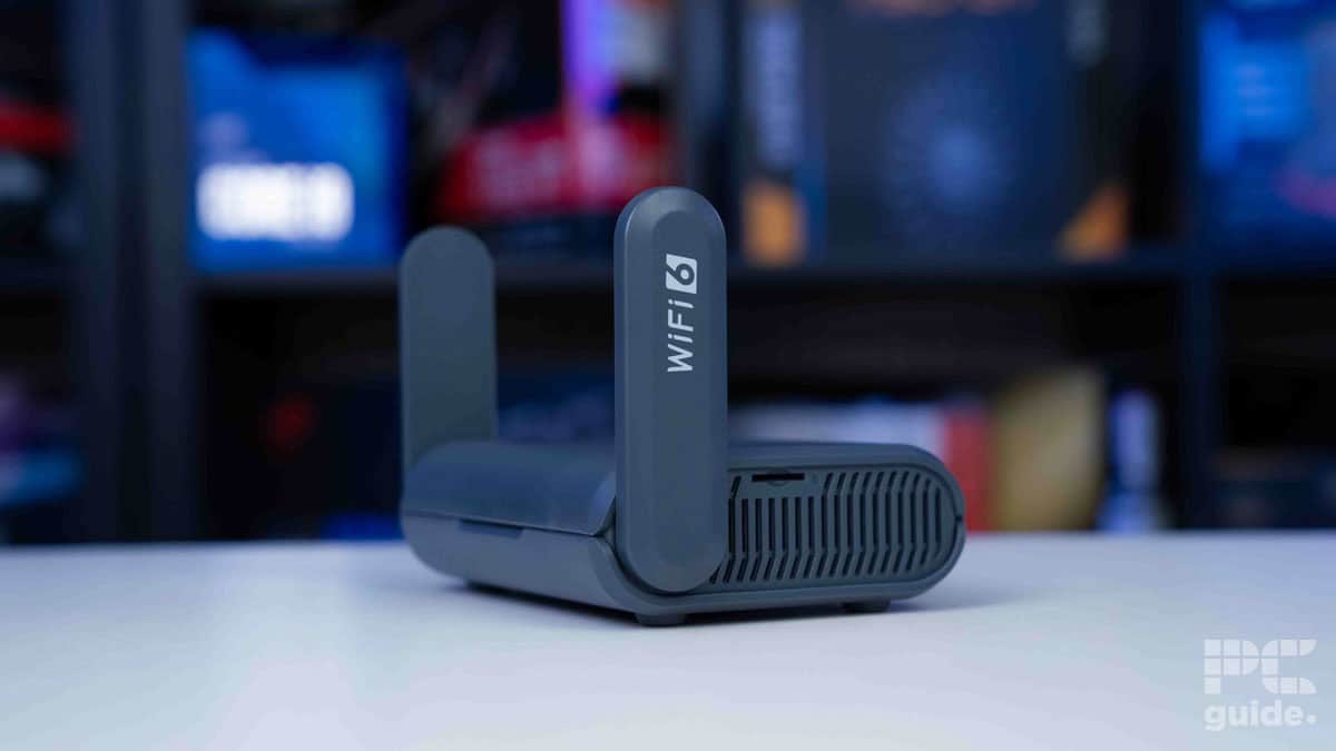 GL.iNet GL-AXT1800 (Slate AX) antennae standing, Image by PCGuide