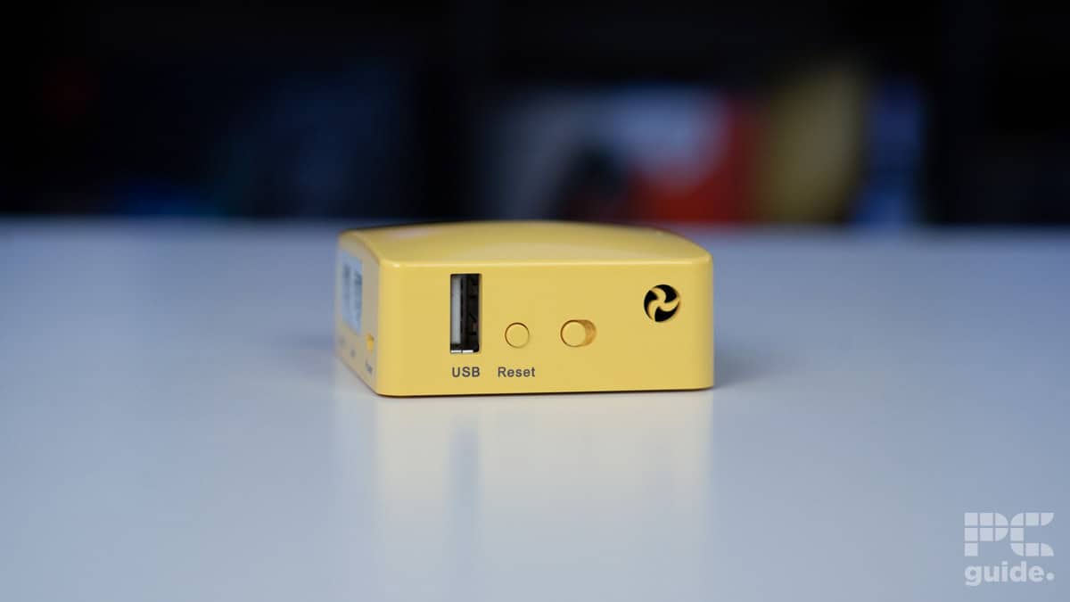 GL.iNet GL-MT300N-V2 Mango USB port and buttons, Image by PC Guide