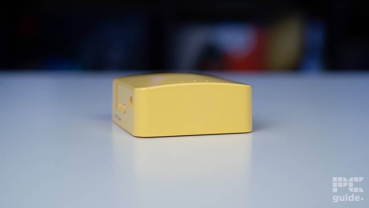 GL.iNet GL-MT300N-V2 Mango bottom edge, Image by PC Guide