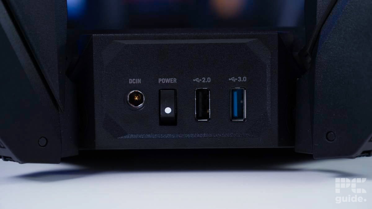 ROG RAPTURE GT-AXE16000 Wifi 6E Router USB and power ports, Image by PCGuide