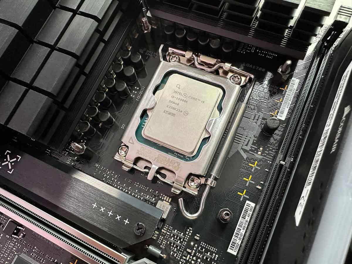 Forget the Core Ultra 285K, the 14900K’s price just got slashed by $100 and it’s better value for money