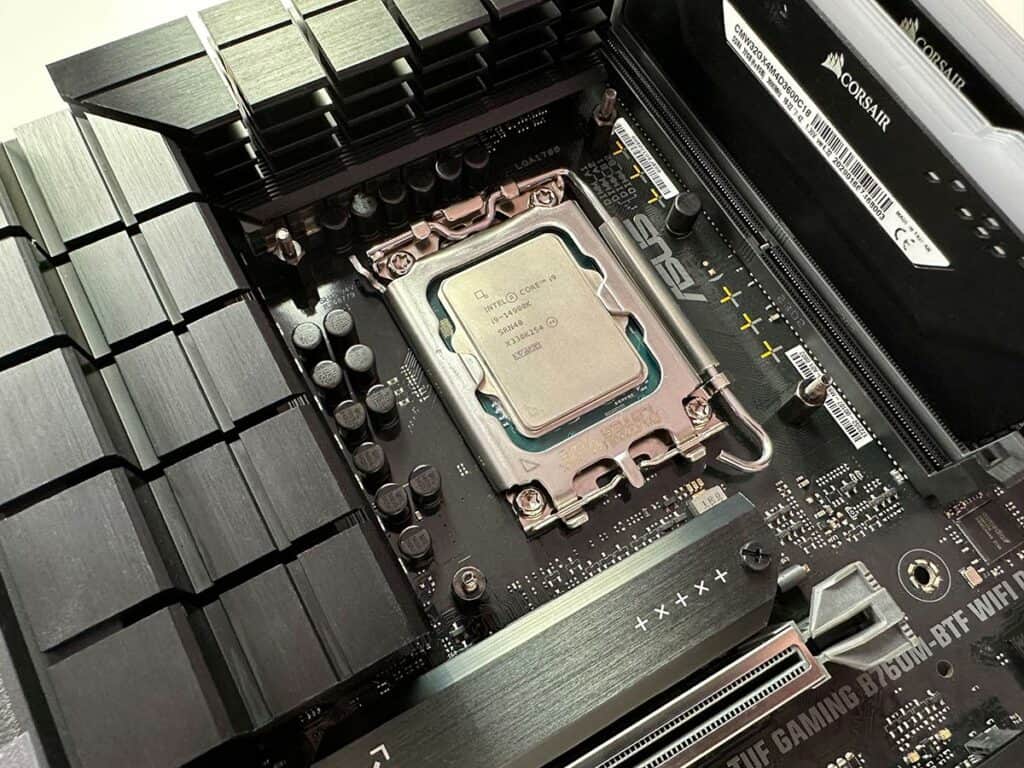 Close-up view of an Intel Core i9-14900K CPU socket in a motherboard ©BGFG