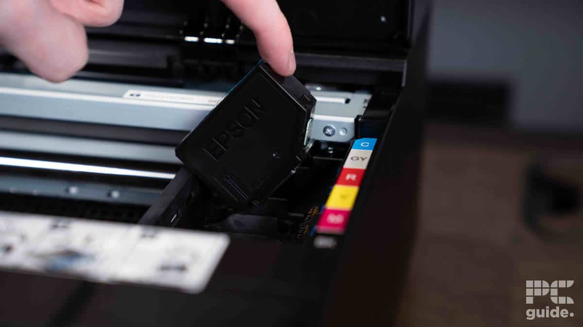 Inserting an Epson ink cartridge into an Epson Expression Photo XP ©BGFG