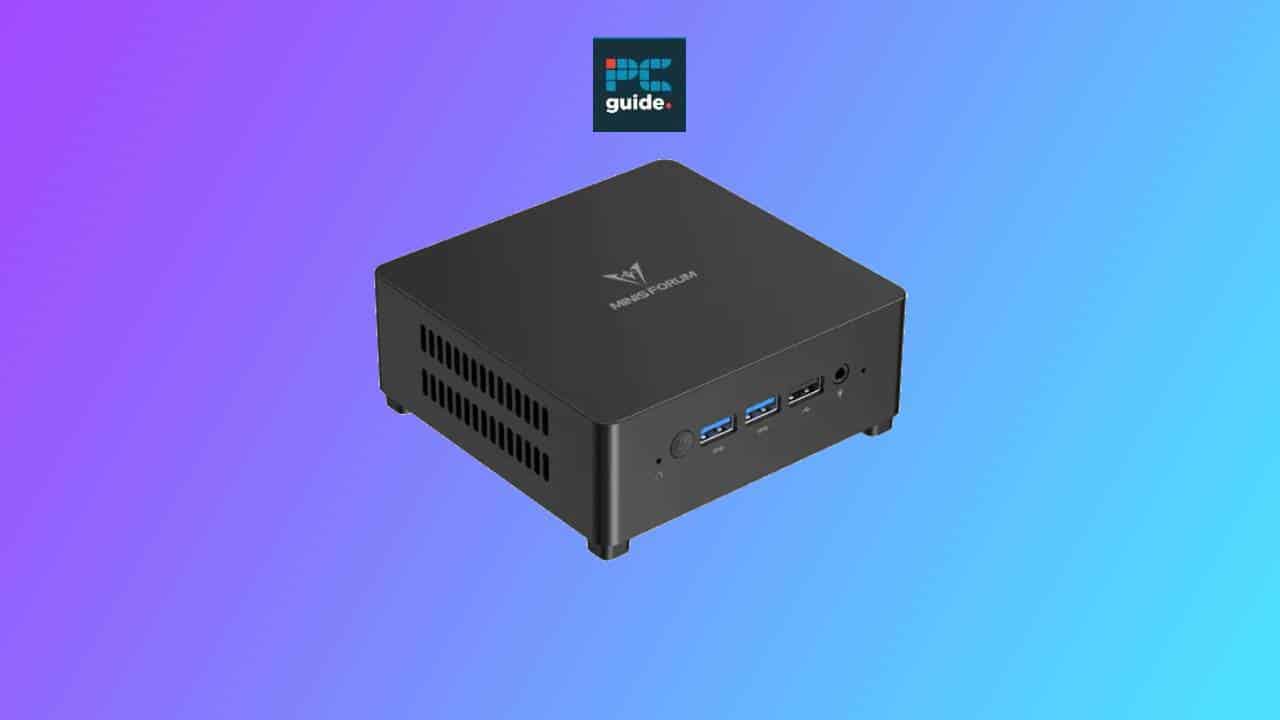 A Minisforum UN1000D mini-PC on a blue and purple gradient background, labeled with ports and a "guide" icon in the upper right corner.