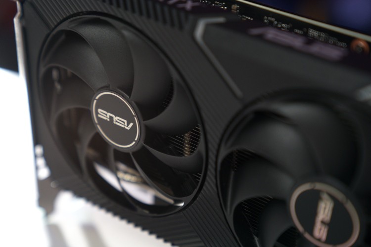 Close up on the fans of the RTX 3050