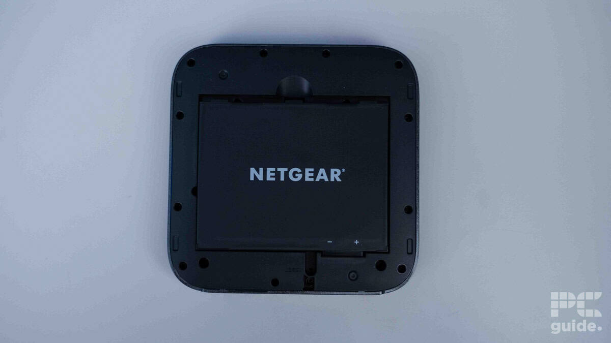 Netgear Nighthawk M6 Pro MR6450 battery compartment, source PCGuide