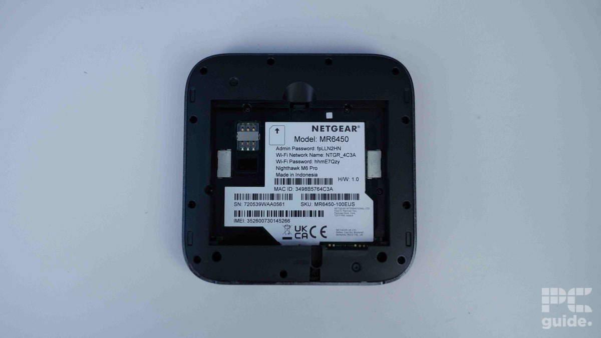 Netgear Nighthawk M6 Pro MR6450 empty battery compartment, source PCGuide