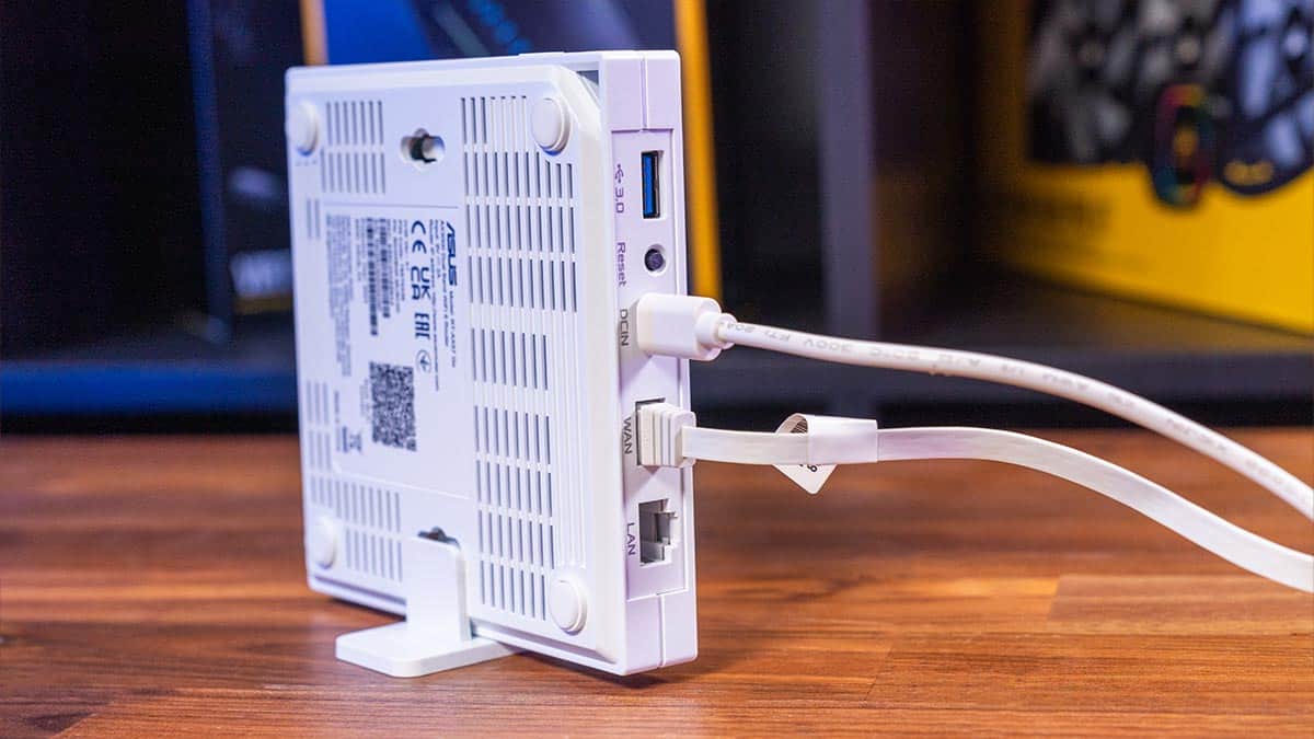 ASUS AX3000 RT-AX57 Go standing connected, Image by PC Guide