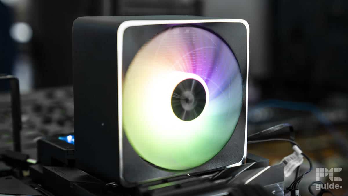 APNX AP1-V ARGB fan lit up and spinning