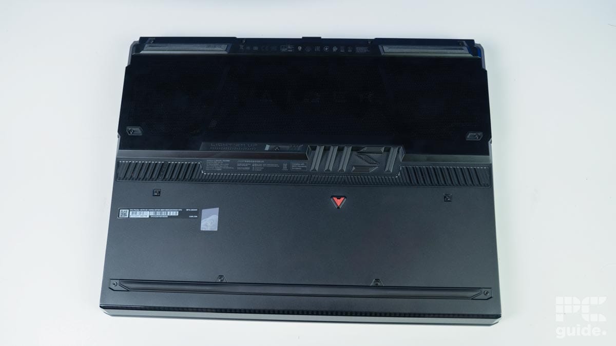 MSI Raider GE78 HX 14VHG underside, Image by PC Guide