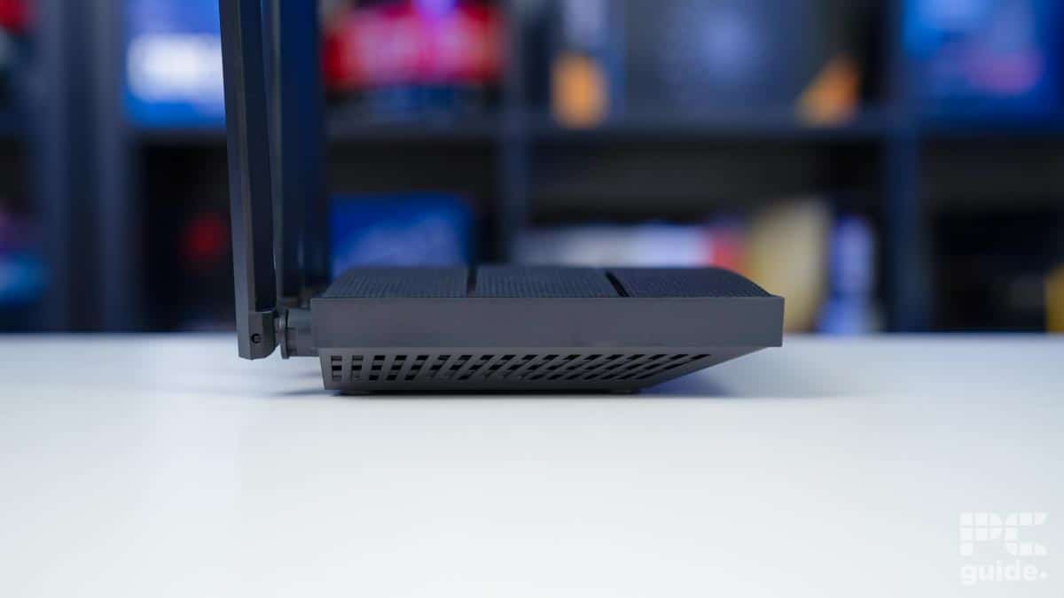 TP-Link Archer AX12 (AX1500) left side, Image by PC Guide