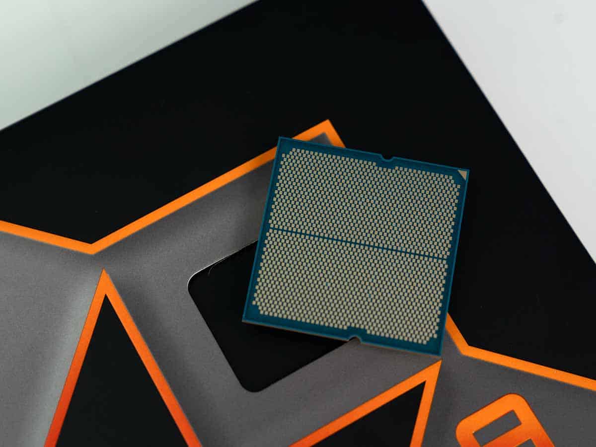 9950X ontop of box