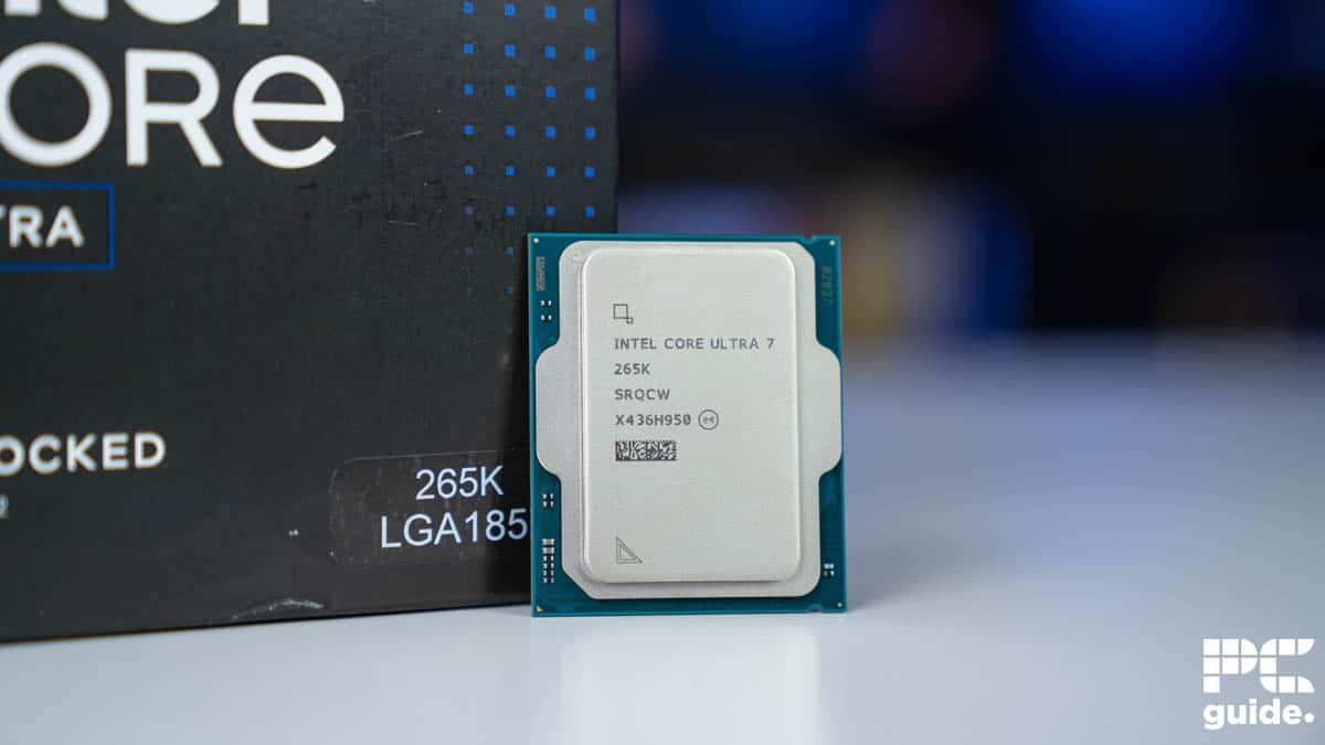 Core Ultra 7 265K front of CPU with box