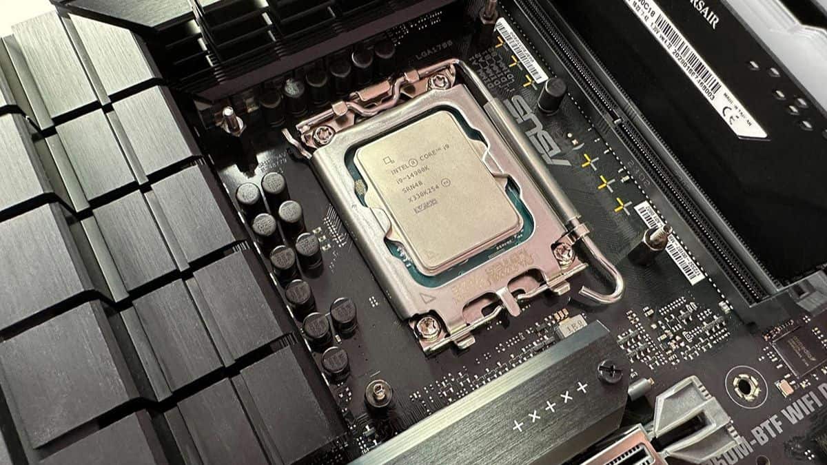 Intel’s Core Ultra 9 285K is firmly on top, beating the 14900K, KF, and KS in new single-core PassMark test