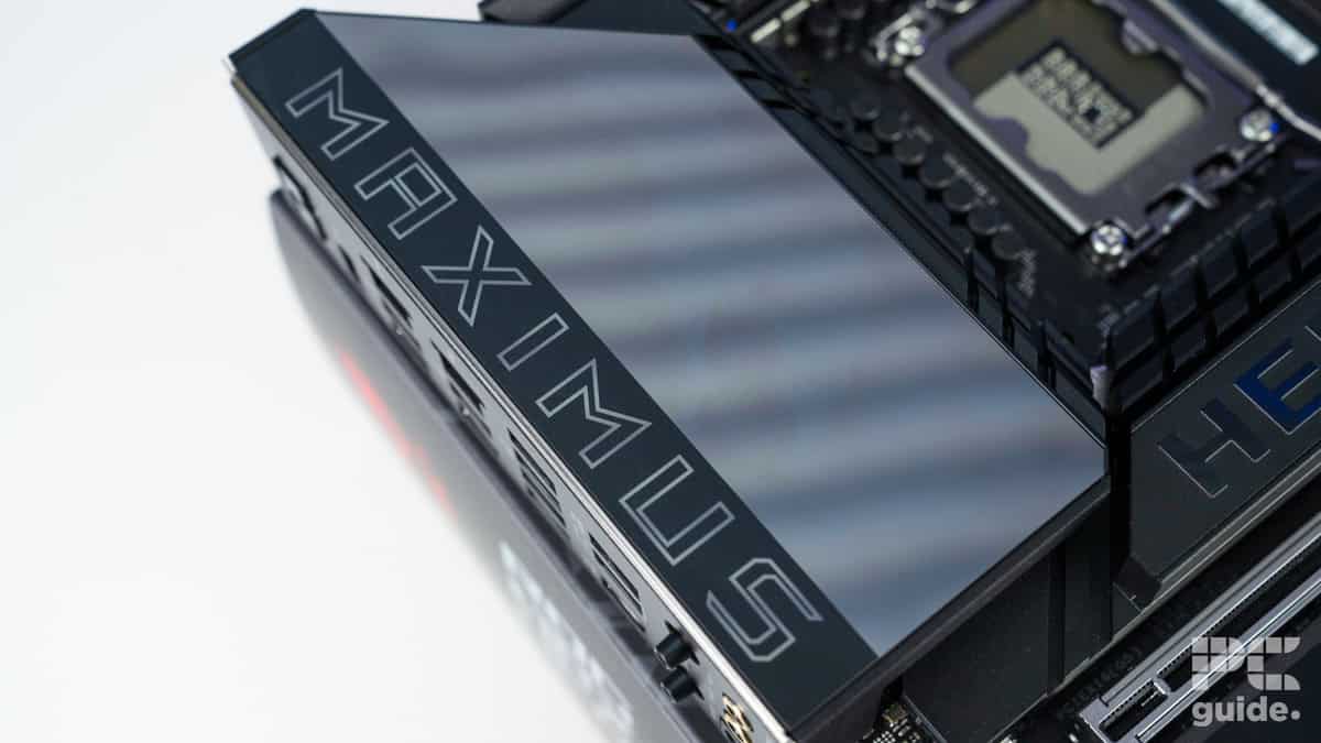 ROG Maximus Z890 Hero IO cover and screen, Image by PC Guide