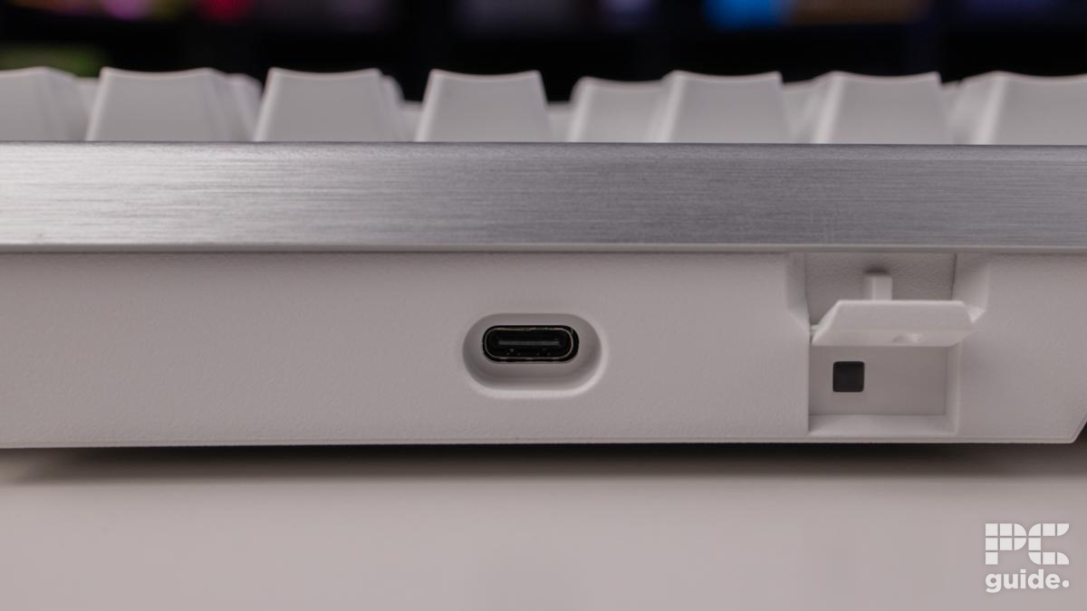 Corsair K70 Pro USB port and tournament toggle, Image by PC Guide