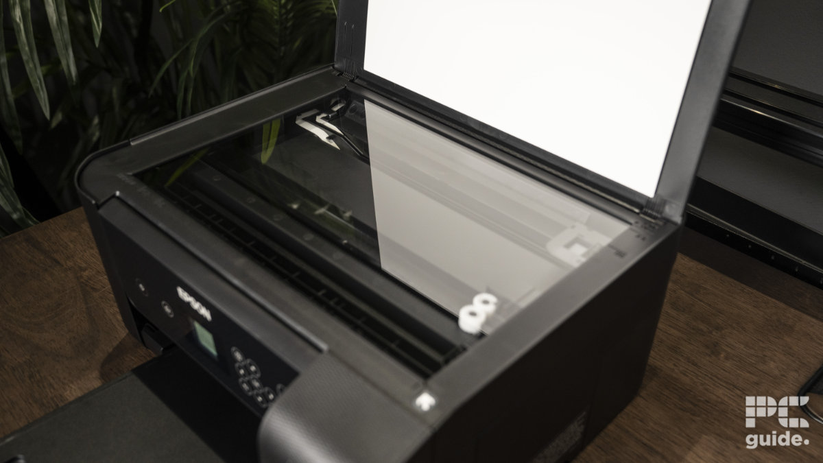 Epson EcoTank ET-2820 scanner bed, Image by PC Guide