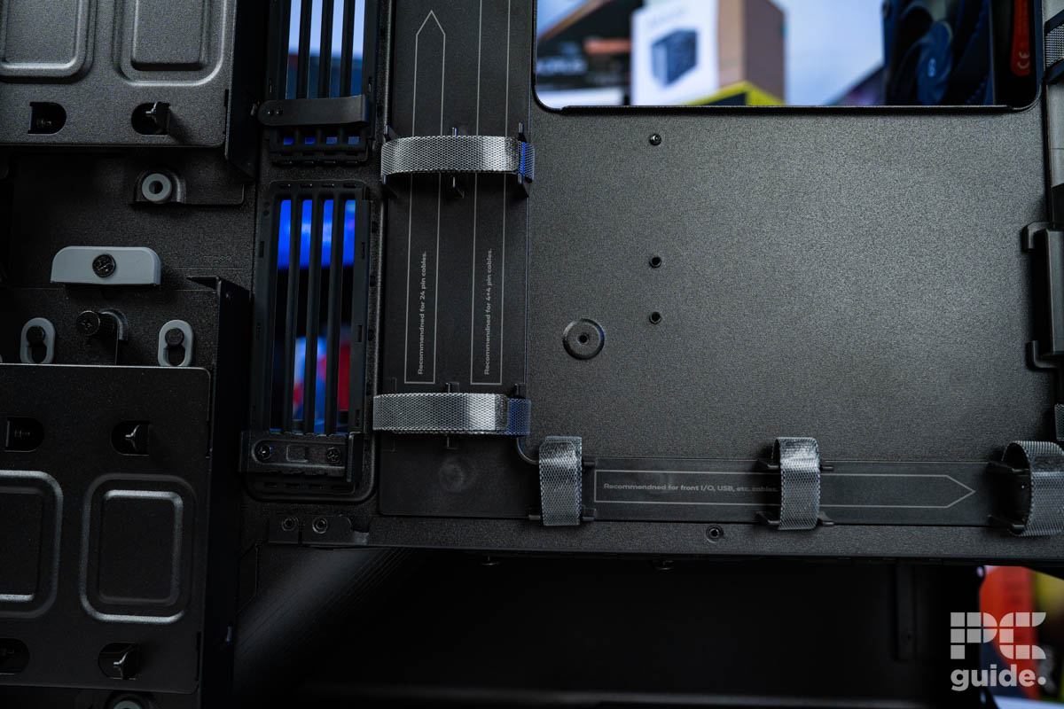 The open left side panel of the HAVN BF 360 Flow showing the cable channel going up and right of the case.