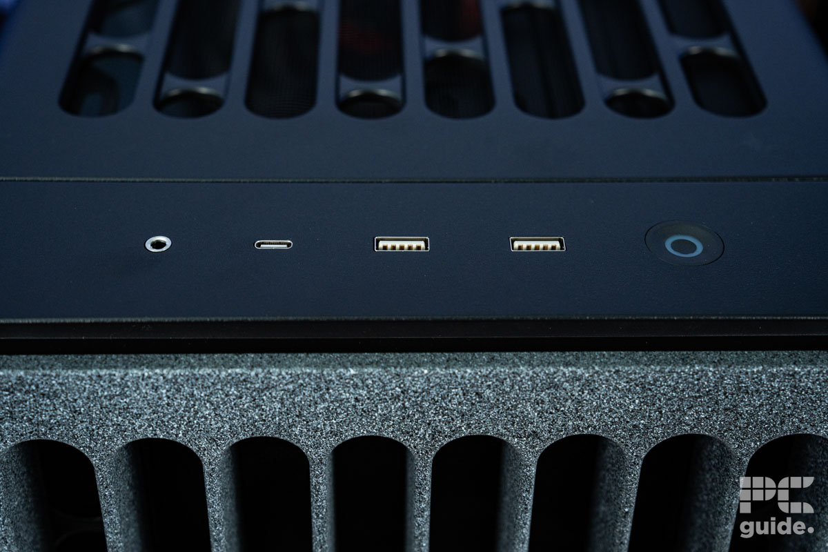 The front top of the HAVN BF 360 Flow case, it has (from left to right): 3.5mm jack, Type-c, two Type-A buttons, and a power button.