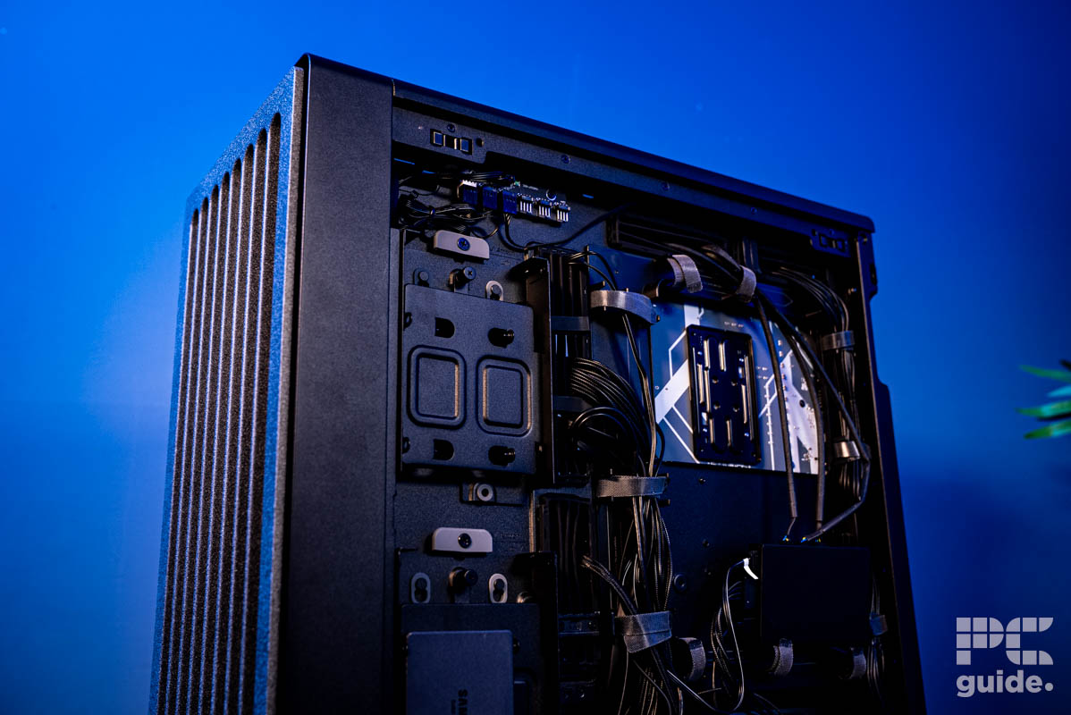 The left side of the HAVN BF 360 Flow case featuring the routing of cables to various parts. The background is a blue paint.